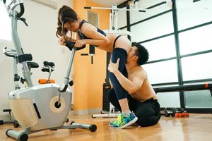 Xin anh xã đi tập gym, vợ yêu địt trộm với anh pt