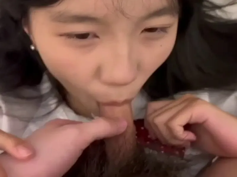 Em loli dễ thương mút cây hàng biến em thành con em đào nứng p2